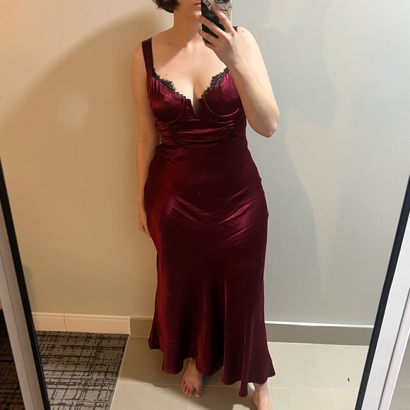 ASTR Wine Satin Corset Midi Dress with Lace Bust - Picture 2 of 15